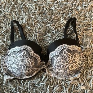 Victoria’s Secret Dream Angels Black with White Lace 34D